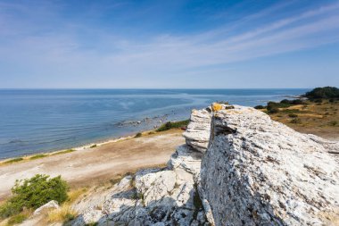 Deniz kıyısının güzel manzarası