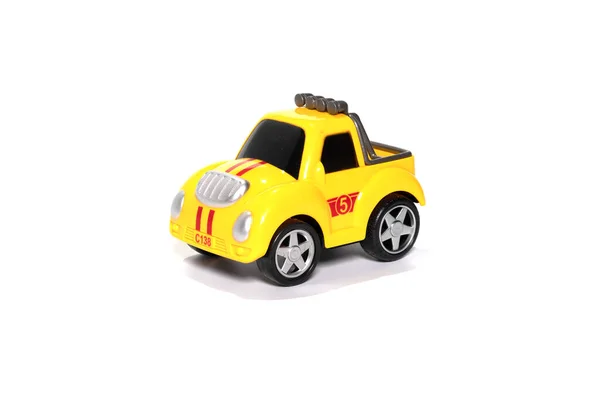 Voiture enfant jouet jaune isolé sur blanc. — Photo