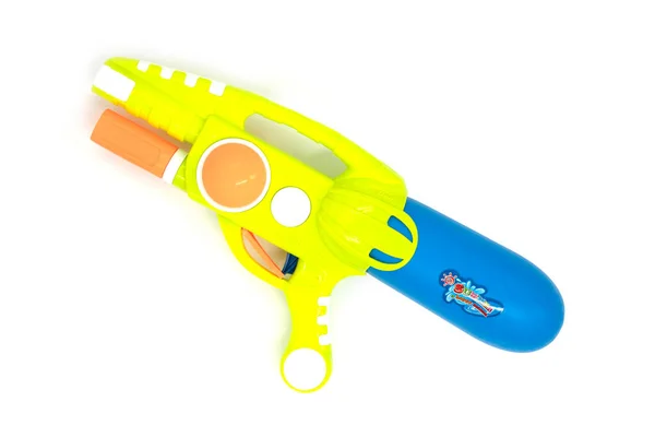 Brinquedo arma de água isolado no fundo branco — Fotografia de Stock