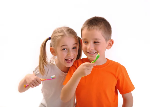 Дети чистят зубы Лицензионные Стоковые Изображения