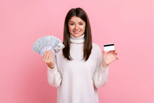 Positive Brunette Female Holding Credit Card Big Fan Dollar Banknotes — Stock Photo, Image