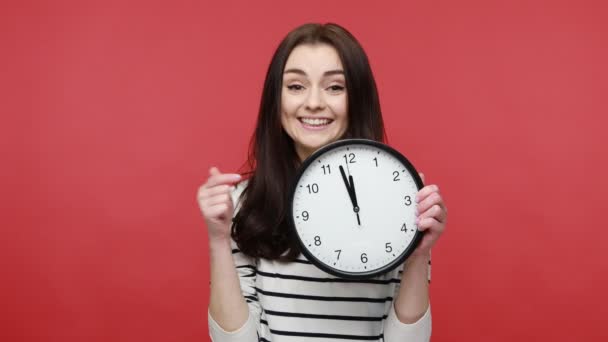Portrait Brunette Woman Pointing Finger Big Wall Clock Looking Camera — Stock Video