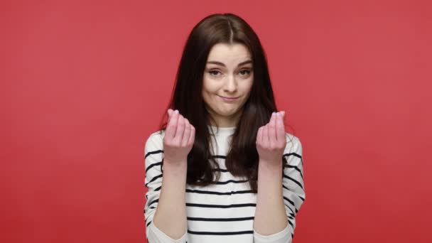 Жадібна Молода Доросла Жінка Просить Готівку Показуючи Грошовий Жест Пальцями — стокове відео