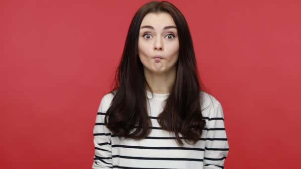 Portrait Woman Making Fish Face Grimace Pout Lips Looking Confused — Stock Video