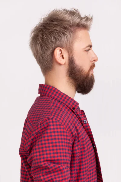 Retrato Perfil Hombre Barbudo Confiado Con Cabello Rubio Con Camisa — Foto de Stock