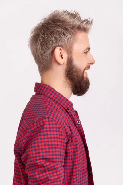 Profil Porträt Eines Glücklichen Bärtigen Millennial Mannes Roten Shirt Der — Stockfoto