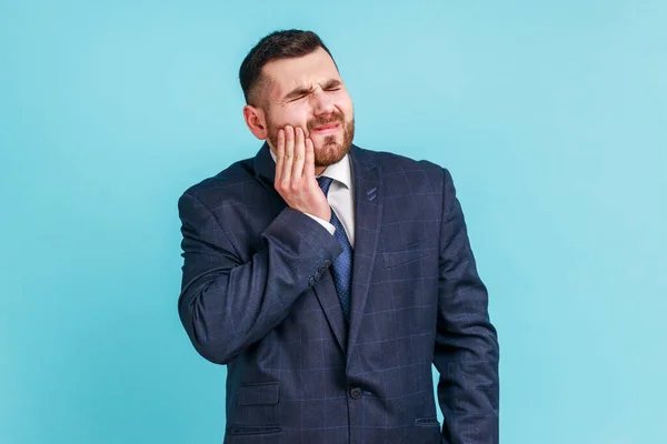 Нещасний Бородатий Чоловік Офіційному Стилі Відчуває Зубний Біль Зворушливий Біль — стокове фото