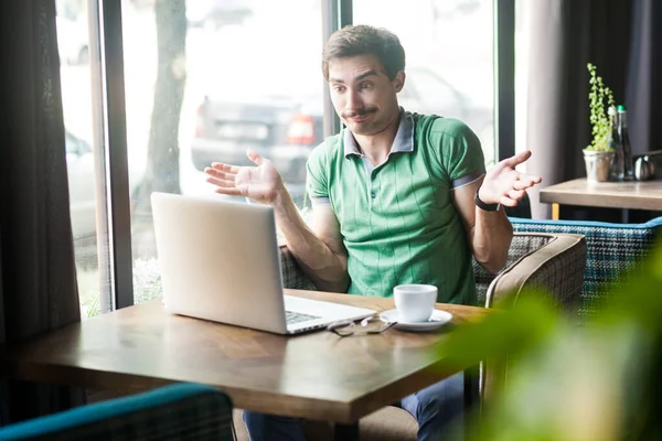 Portrait Confused Man Employee Wearing Green Shirt Working Online Laptop — Stock Photo, Image