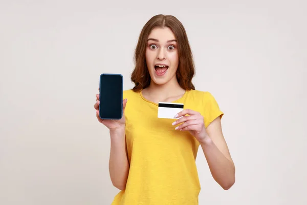 Bankkunde Schockiert Über Gutes Mobiles Banking Erstaunt Überraschte Teenager Mädchen — Stockfoto