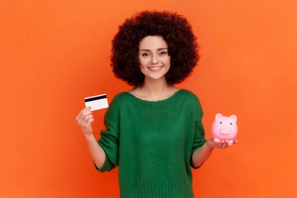 Mujer Adulta Joven Tipo Positivo Con Peinado Afro Que Usa — Foto de Stock