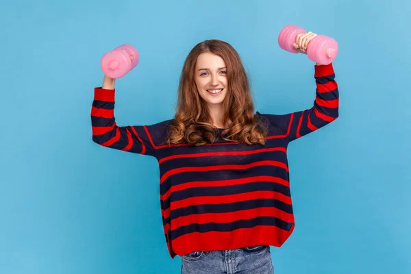 Attractive Sporty Woman Wearing Striped Casual Style Sweater Holding Pink — Stock Photo, Image