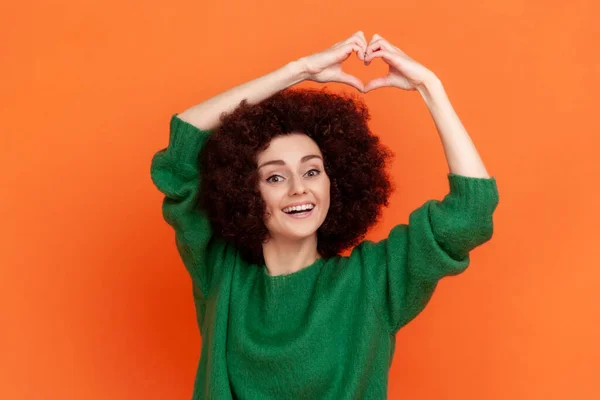 Friendly Woman Afro Hairstyle Wearing Green Casual Style Sweater Raised — Fotografia de Stock