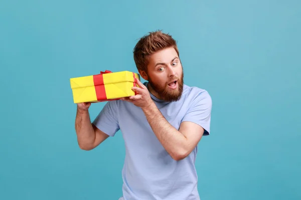 Portrait Curious Handsome Young Adult Bearded Man Holding Shaking Yellow — Foto de Stock