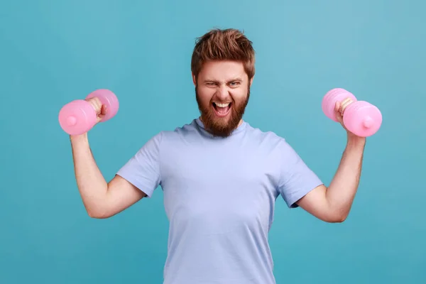 Portrait Bearded Man Holding Pink Dumbbells Hands Looking Camera Effort — Zdjęcie stockowe