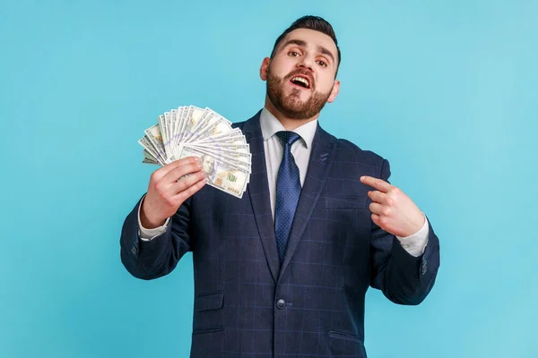 Rich Bearded Businessman Wearing Dark Official Style Suit Pointing Finger — Stockfoto
