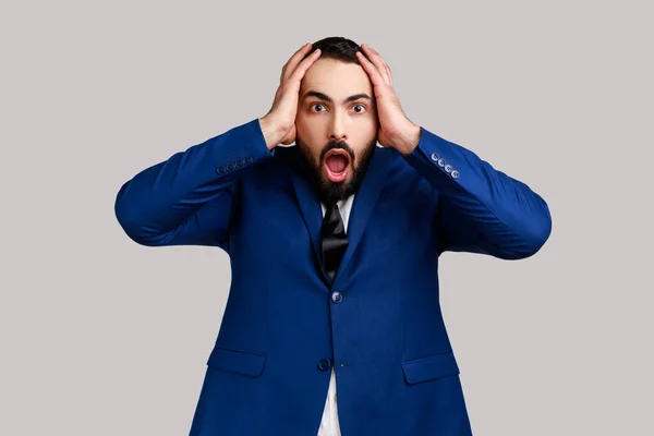 Astonished Bearded Man Open Mouth Big Eyes Hearing Shocking Breaking —  Fotos de Stock