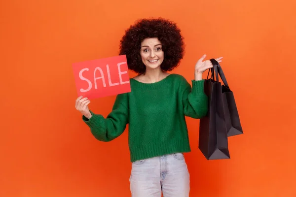 Happy Satisfied Woman Afro Hairstyle Wearing Green Casual Style Sweater — Zdjęcie stockowe