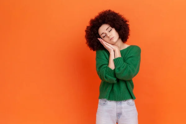 Portrait Sleepy Bored Woman Afro Hairstyle Wearing Green Casual Style — Photo