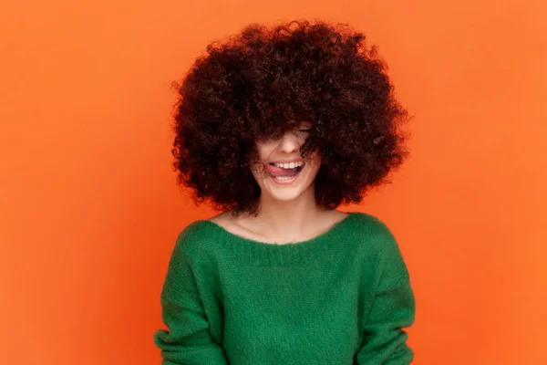 Happy Positive Woman Afro Hairstyle Wearing Green Casual Style Sweater — 图库照片