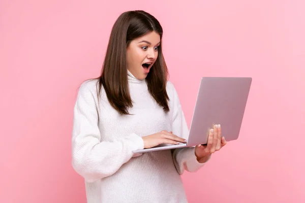 Side View Astonished Female Working Laptop Being Shocked Results Her — 스톡 사진