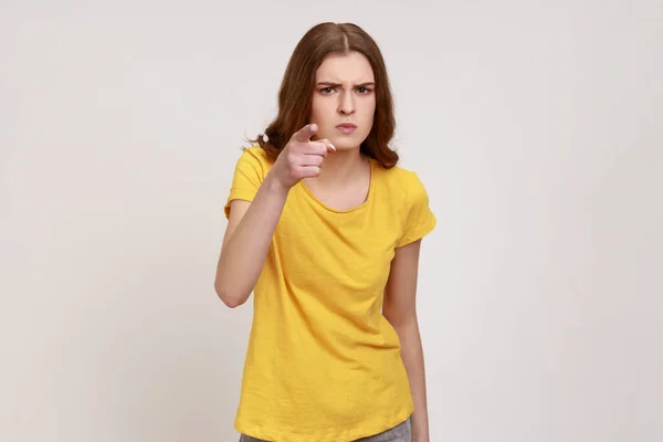 Hey You Portrait Angry Strict Woman Young Age Casual Yellow — Stok fotoğraf