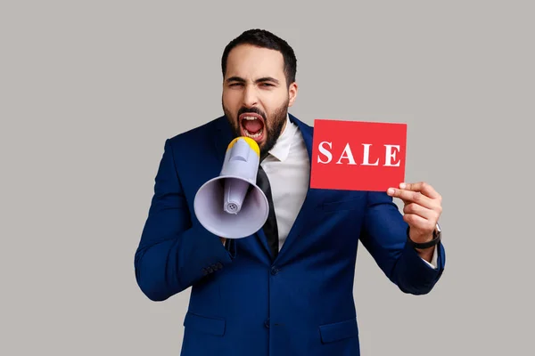 Portrait Bearded Man Paying Attention Announcing Big Sale Yelling Loudspeaker — Stok fotoğraf