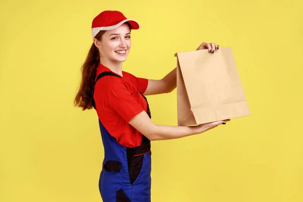 Side View Portrait Deliverywoman Giving Paper Parcel Client Fast Delivery — стоковое фото