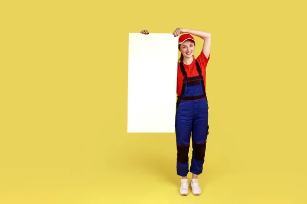 Full Length Portrait Woman Engineer Standing Showing Big White Placard — Stok fotoğraf