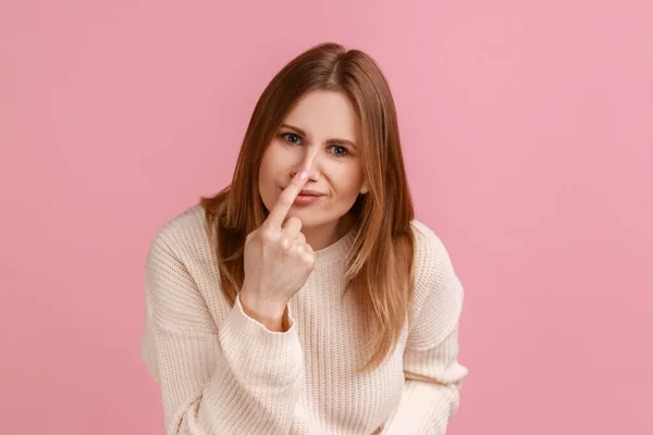 Portrait Attractive Young Blond Woman Pointing Her Nose Saying Trickster —  Fotos de Stock