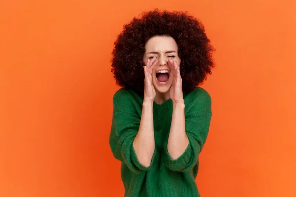 Portrait Angry Yelling Woman Afro Hairstyle Wearing Green Casual Style — Stock Photo, Image