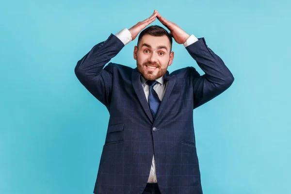 Estoy Salvo Retrato Hombre Amigable Con Traje Estilo Oficial Sosteniendo — Foto de Stock