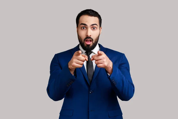 Astonished Bearded Man Pointing Camera Standing Surprised Shocked Expression Face — Stock Photo, Image