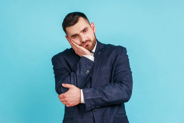 Retrato Triste Hombre Adulto Joven Barbudo Molesto Aburrido Con Traje — Foto de Stock