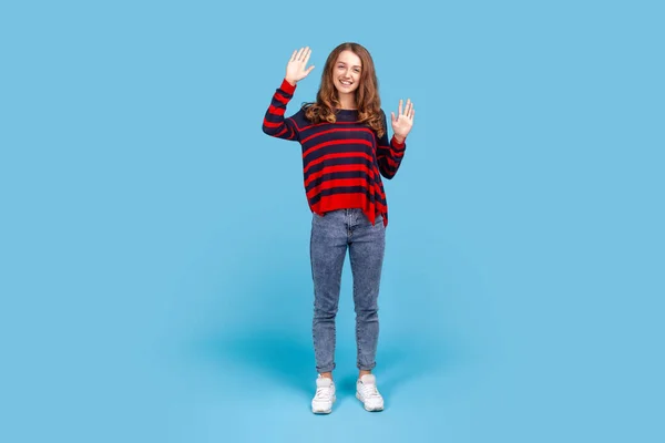 Hola Retrato Larga Duración Una Atractiva Mujer Sonriente Con Suéter — Foto de Stock