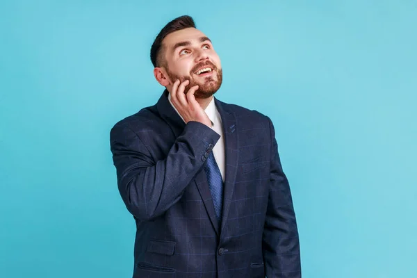 Sorrindo Jovem Adulto Vestindo Terno Estilo Oficial Com Rosto Tranquilo — Fotografia de Stock