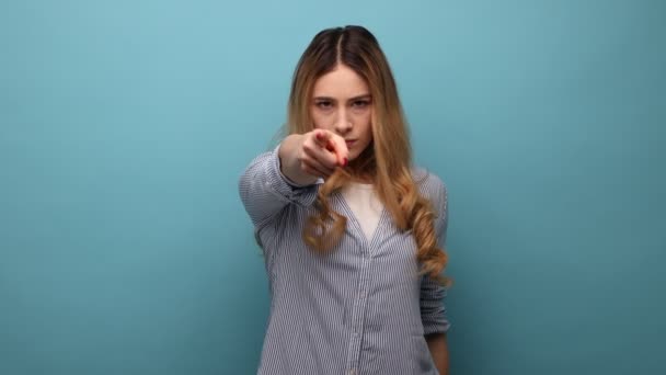 Hey Sen Dikkatli Çok Otoriter Bir Kadının Portresi Parmağını Uzatıp — Stok video