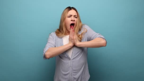 Portrait Young Adult Sleepless Woman Yawning Raising Hands Feeling Fatigued — Stock Video