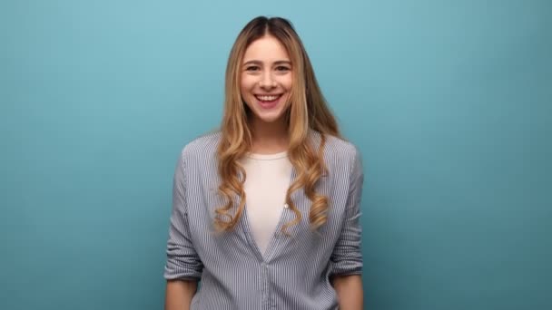 Lachen Zoom Tandverzorging Portret Van Een Jonge Vrouw Met Een — Stockvideo