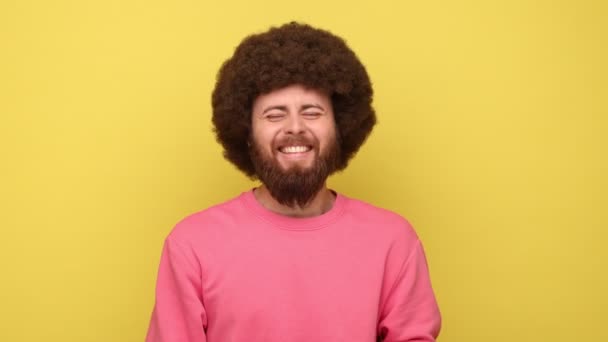 Happy Bearded Man Afro Hairstyle Holding Belly Laughing Hearing Funny — Stock Video