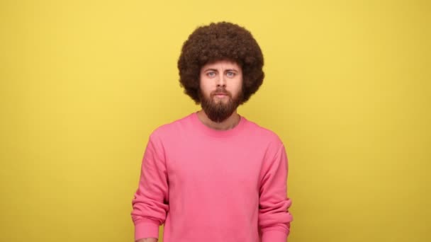 Man Afro Hairstyle Touching His Head Showing Explosion Looking Worried — Stock Video