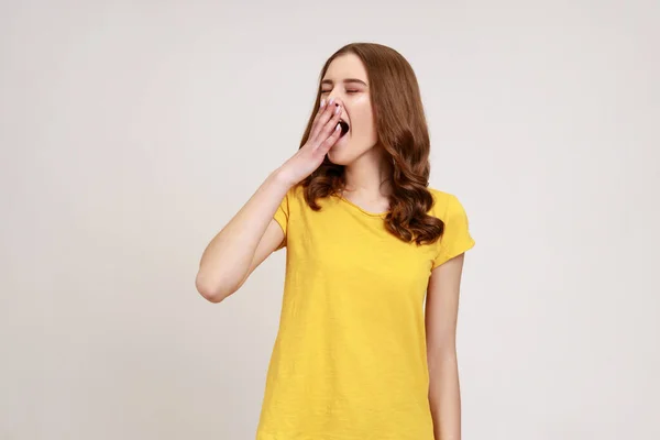 Portrait Sleepy Teenager Girl Wavy Hair Casual Yellow Shirt Yawning — Stock Photo, Image