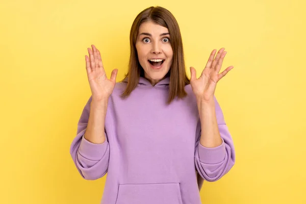 Dios Mío Vaya Retrato Mujer Sorprendida Mirando Cámara Con Boca — Foto de Stock