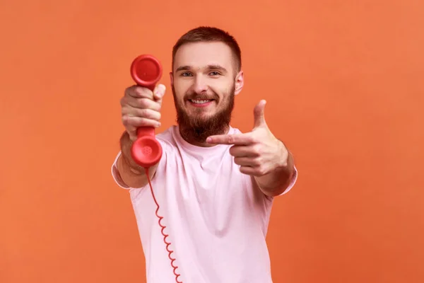 Portrait Smiling Happy Bearded Man Pointing Finger Retro Phone Handset — ストック写真