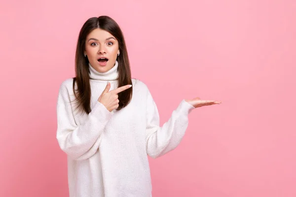 Amazed Woman Presenting Copy Space Her Palm Looking Surprised Showing — ストック写真