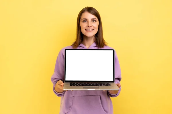Positive Optimistic Woman Standing Showing Laptop White Empty Screen Promotion — Stockfoto
