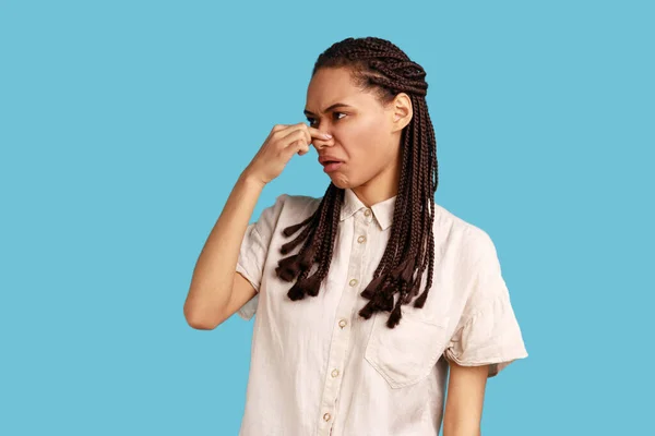 Stink Awful Odor Woman Black Dreadlocks Pinching Nose Stop Breathing — Foto Stock