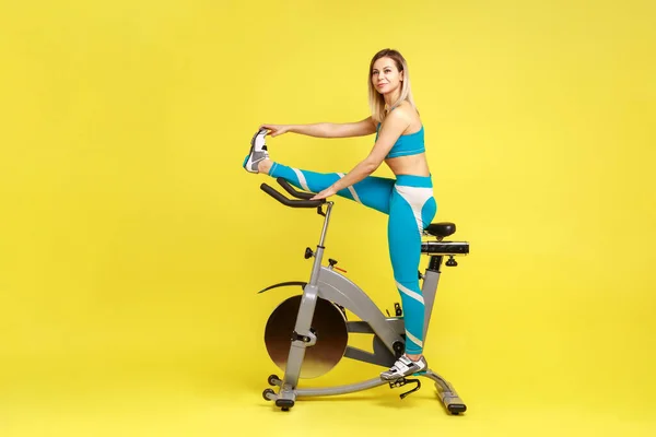 Full Length Portrait Beautiful Athletic Woman Stretching Leg Workout Exercise —  Fotos de Stock