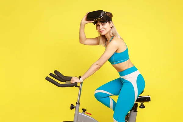 Beautiful Woman Perfect Body Riding Spinning Bike Virtual Reality Glasses — Fotografia de Stock