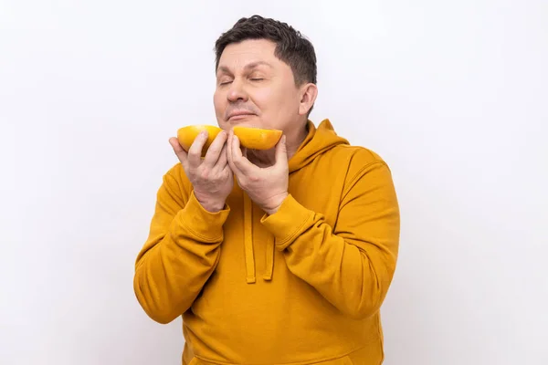 Portrait Middle Aged Man Smelling Half Slice Grapefruit Enjoying Tasty — Stock fotografie