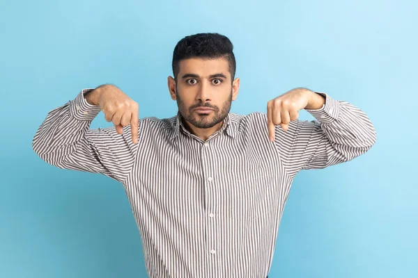 Here Now Strict Bearded Handsome Businessman Pointing Finger Looking Camera — Stock Photo, Image